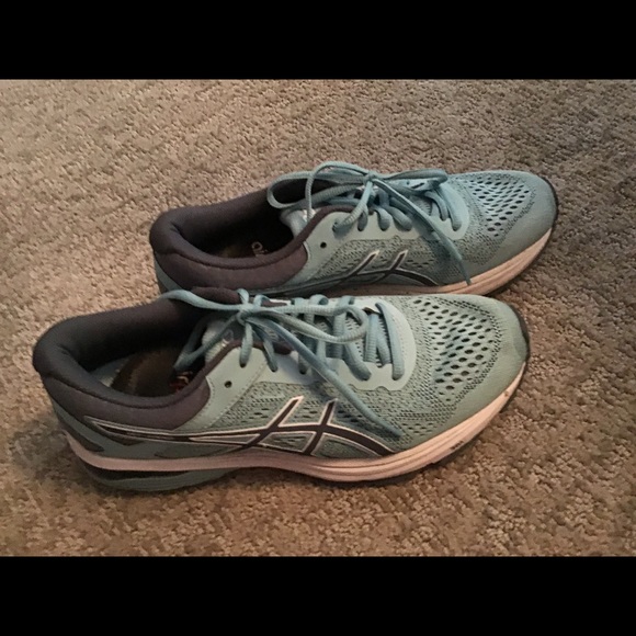 Shoes - Picture 2 of 3